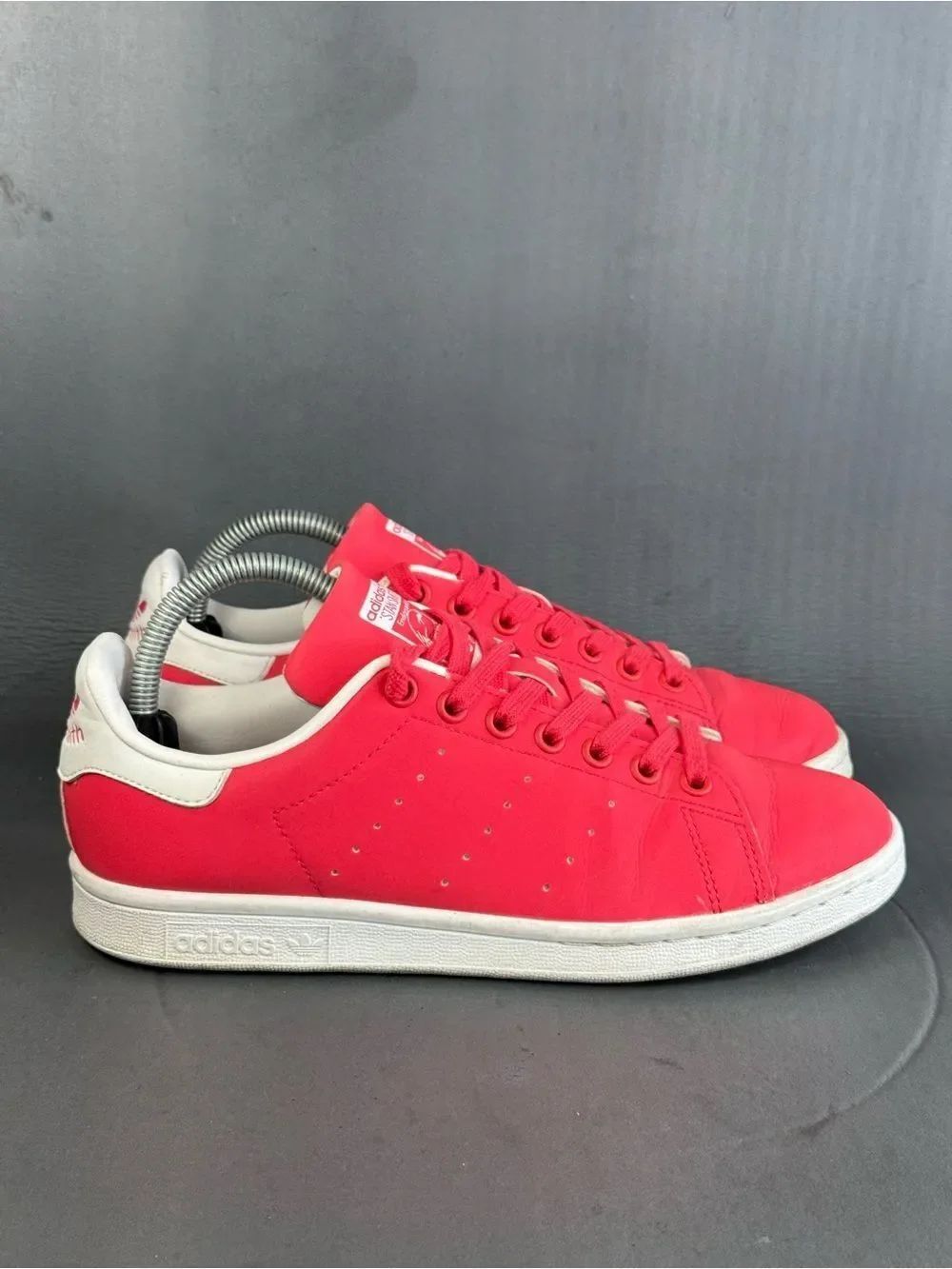 Adidas Stan Smith vibrant pink athletic sneaker shoes womens size 7.5